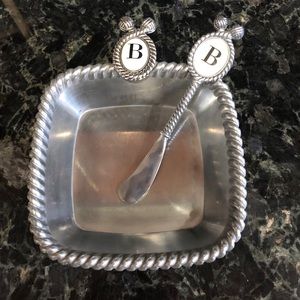 “B” Monogrammed serving piece with matching knife